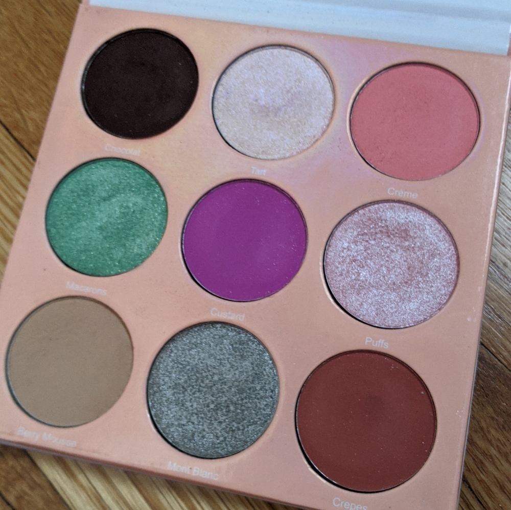 DISCONTINUED The Douce palette